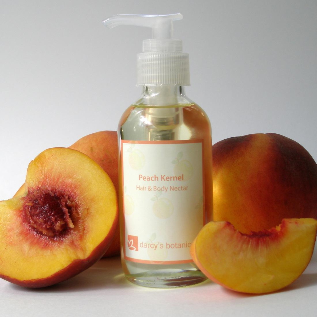 Персиковое масло можно купить в аптеке